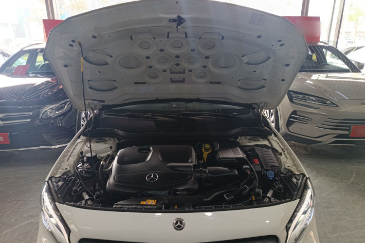 奔驰GLA 2018款 GLA 200 时尚型机舱底盘24