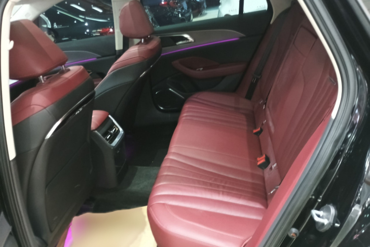 红旗H5 2024款 2.0T 自动智联旗畅版中控内饰7004