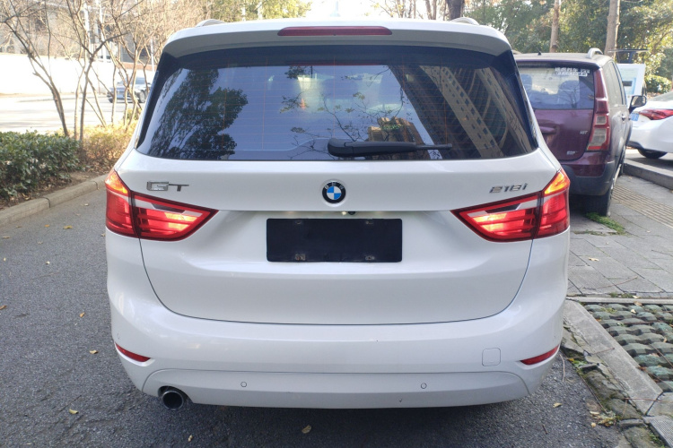 宝马2系多功能旅行车 2015款 218i 领先型车身外观6