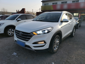 现代 途胜 2015款 1.6T 双离合两驱智能型