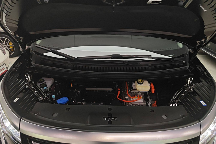 腾势D9 2024款 DM-i 1050 尊享型机舱底盘24