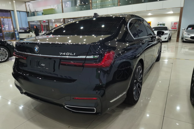 宝马7系 2021款 740Li 领先型 M运动套装车身外观7