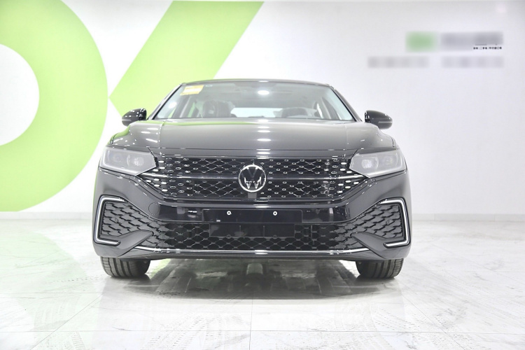 大众 帕萨特 2026款 出众款 330TSI 星空精英版车身外观6004