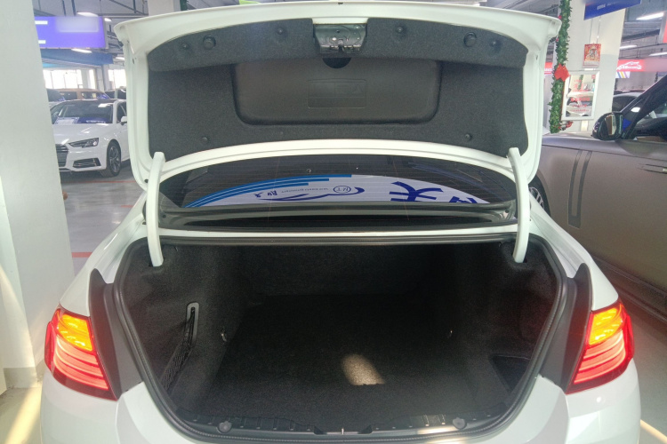 宝马5系 2014款 525Li 豪华设计套装局部细节23