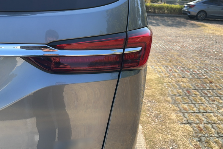 别克GL8 2021款 陆上公务舱 652T 豪华型车身外观6011