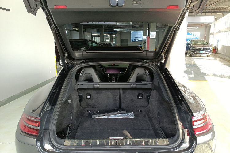 保时捷 2019款 Panamera 2.9T机舱底盘23