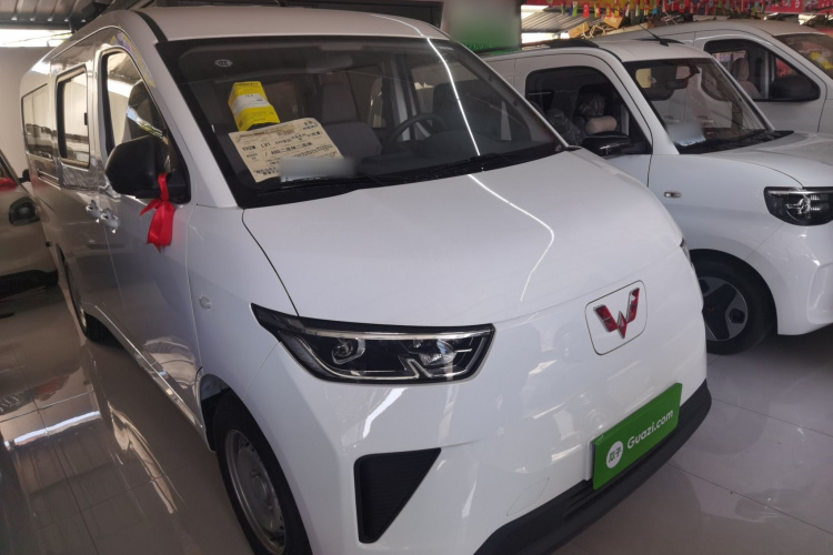 五菱汽车 五菱扬光 2025款 400km 客车版舒适型车身外观3