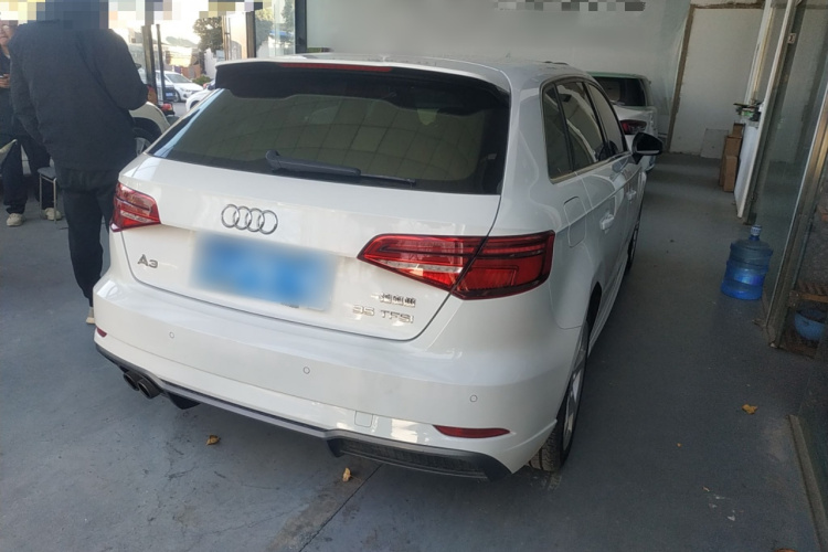奥迪A3 2018款 30周年年型 Sportback 35 TFSI 时尚型车身外观7