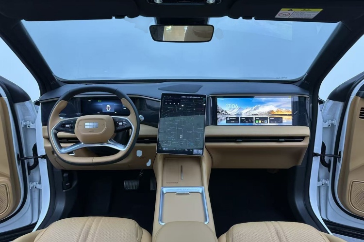 吉利银河 银河L7 2025款 EM-i 115km 探索版中控内饰7002