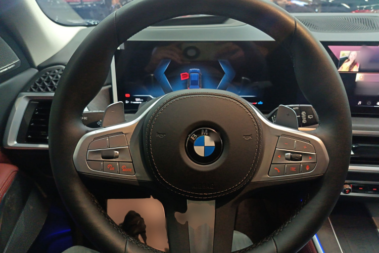 宝马X5 2025款 xDrive 30Li 尊享型M运动曜夜套装中控内饰13