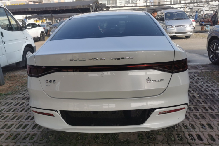 比亚迪 秦PLUS 2021款 EV 600KM 旗舰型车身外观6