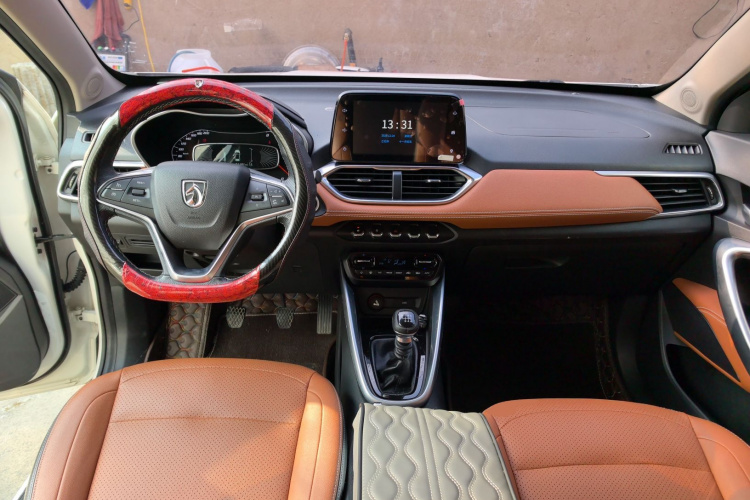 宝骏510 2019款 1.5L 手动优享型77kW 国VI中控内饰12