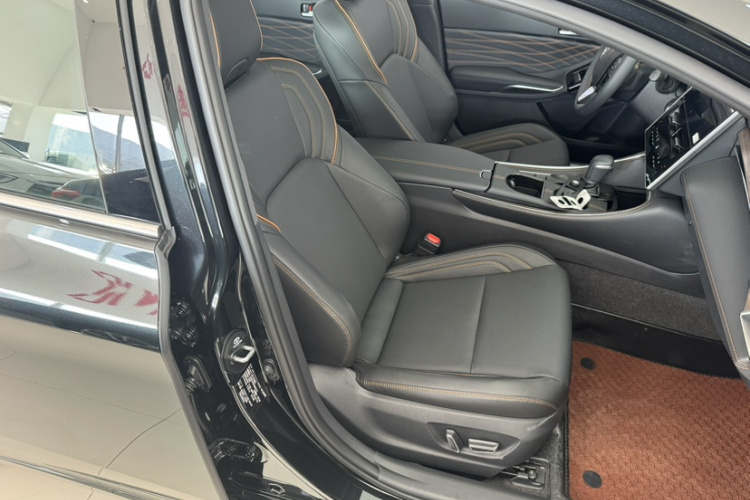 丰田 亚洲龙 2024款 双擎 2.0L 豪华版中控内饰7004