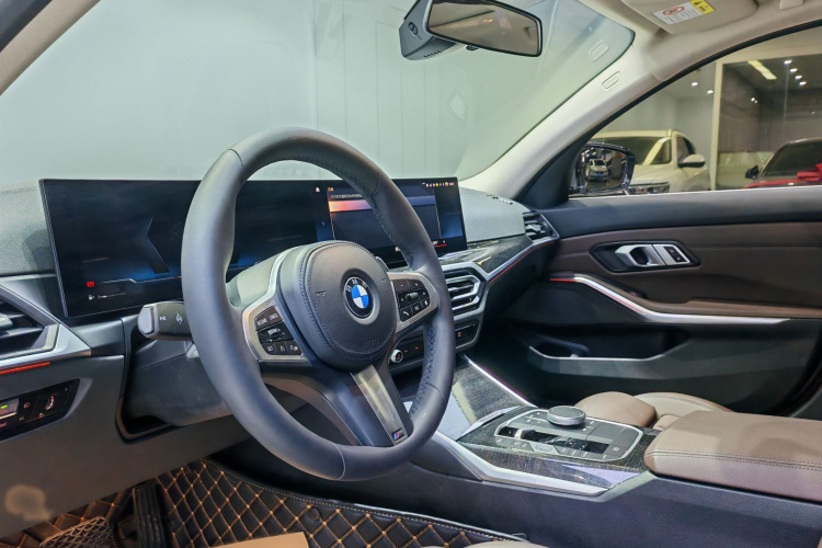 宝马3系 2023款 325Li M运动套装中控内饰7001