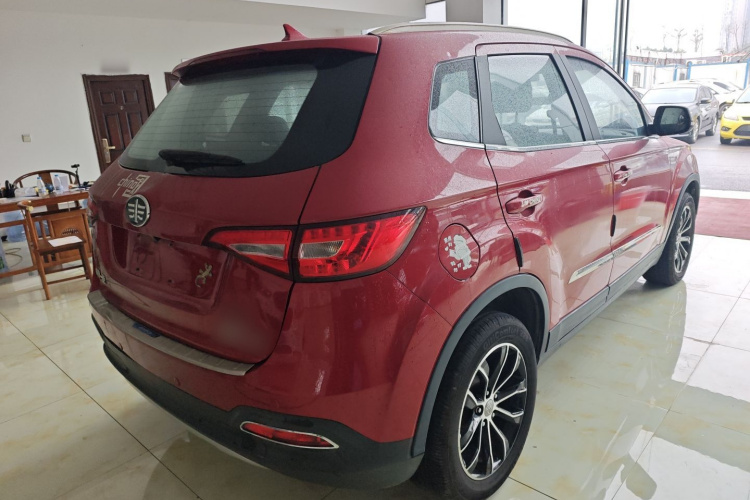 一汽 森雅R7 2016款 1.6L 手动尊贵型车身外观7