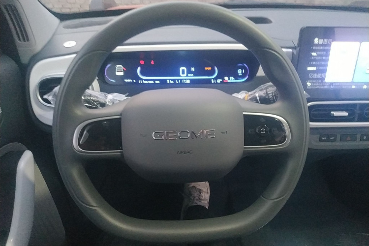 吉利银河 2025款 210km 熊猫骑士中控内饰13