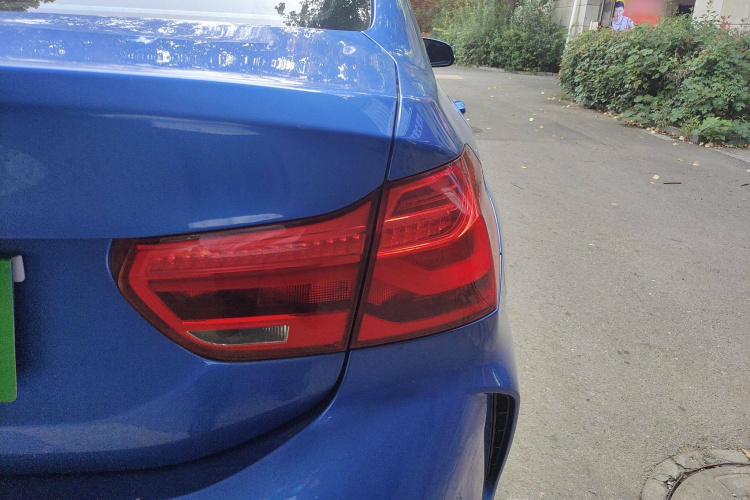 宝马1系 2020款 120i M运动套装车身外观9