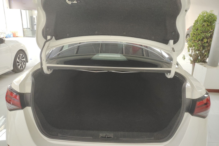 日产 轩逸 2021款 1.6L XL CVT悦享版机舱底盘23