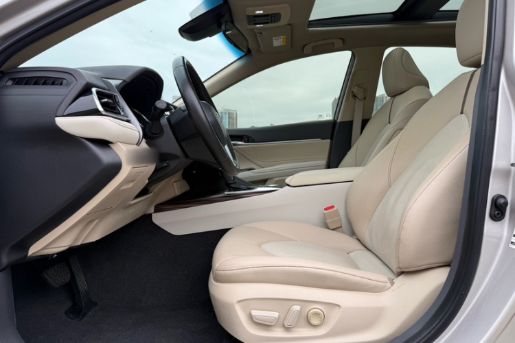 丰田 凯美瑞 2019款 2.5G 豪华版 国VI中控内饰7009