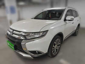 三菱 欧蓝德 2016款 2.4L 四驱精英版 5座