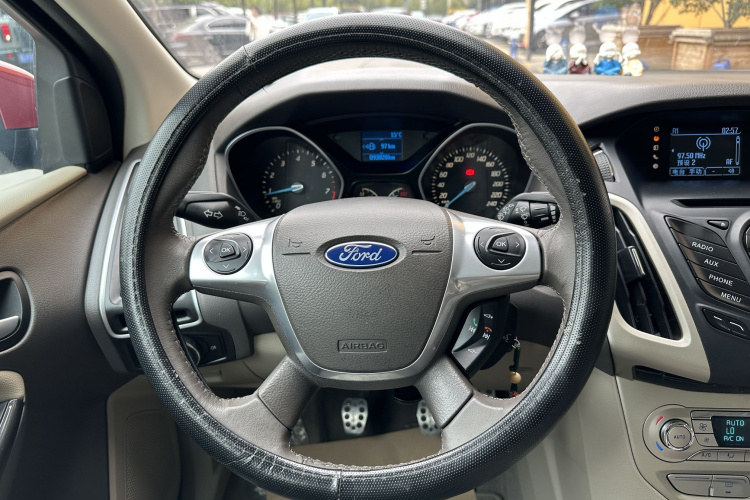 福特 福克斯 2012款 两厢 1.6L 手动风尚型局部细节13