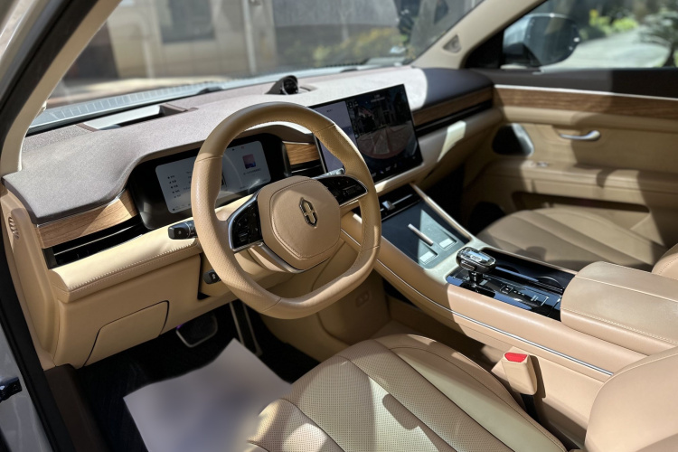 鸿蒙智行 问界M7 2024款 1.5T 智驾四驱Ultra版 6座中控内饰7003