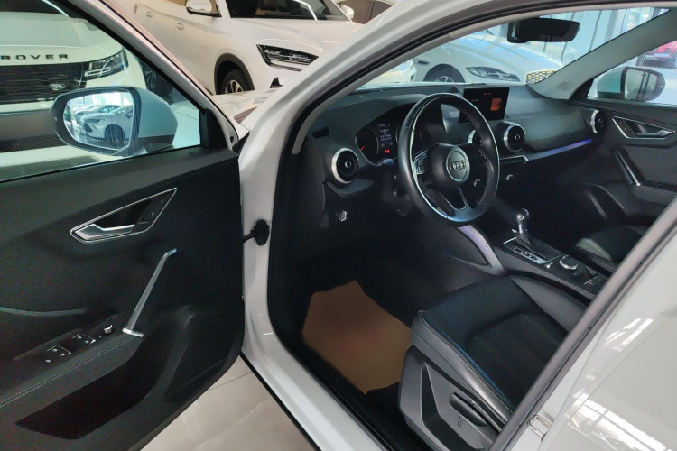 奥迪Q2L 2022款 35 TFSI 进取致雅型中控内饰7002