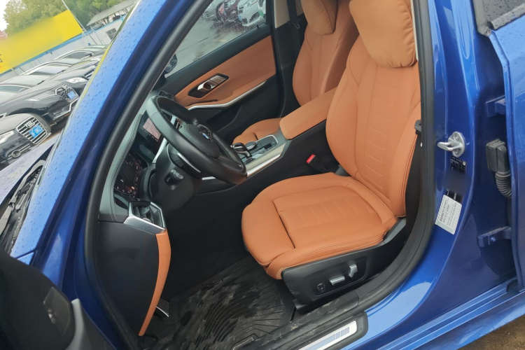 宝马3系 2021款 330i M运动曜夜套装中控内饰19