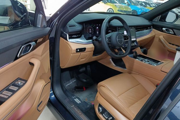 领克09 2024款 2.0T 四驱运动版 五座中控内饰20