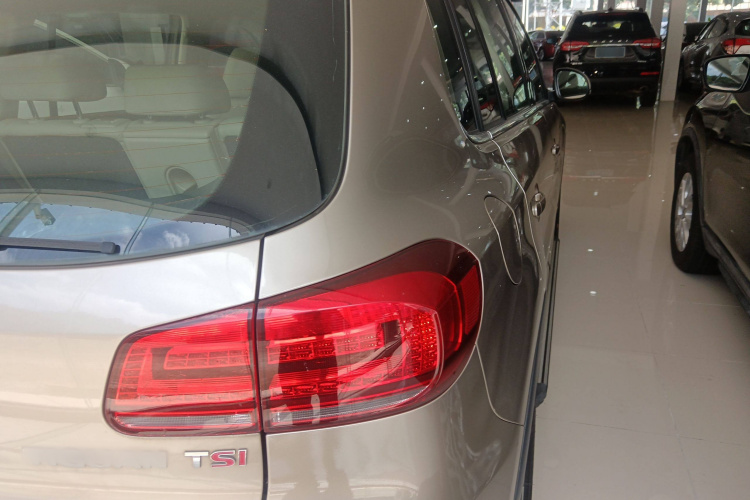 大众 途观 2015款 1.8TSI 自动两驱舒适版车身外观6001