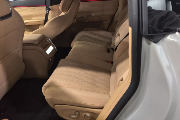 星途 星纪元 ET 2024款 增程 240 Ultra四驱中控内饰21