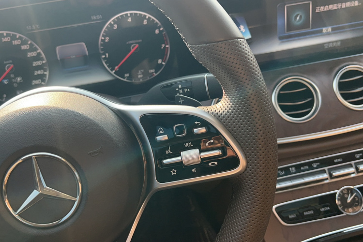 奔驰E级 2020款 改款 E 300 L 时尚型局部细节18