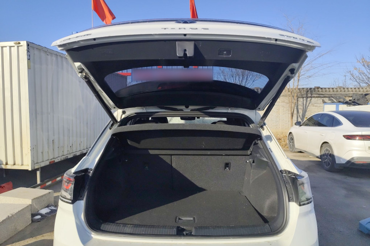 大众 T-ROC探歌 2023款 300TSI DSG两驱辰光版机舱底盘23