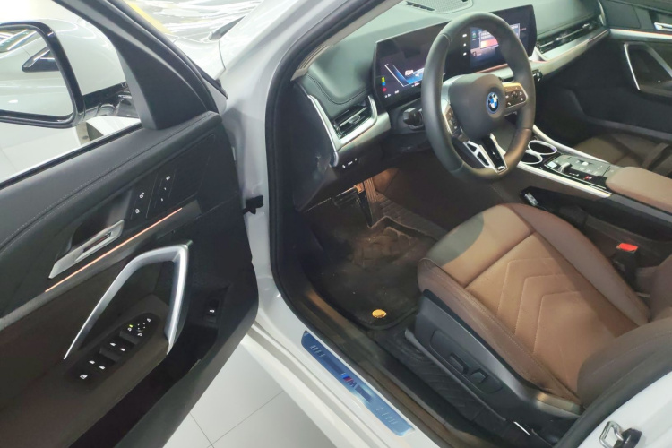 宝马iX1 2025款 eDrive25L M运动套装中控内饰7003