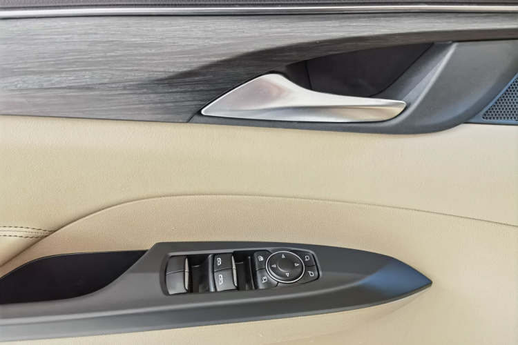 别克GL8 2021款 ES陆尊 653T 豪华型中控内饰7011