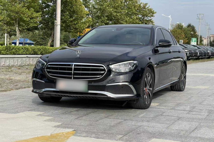奔驰E级新能源 2021款 E 350 e L 插电式混合动力轿车车身外观1