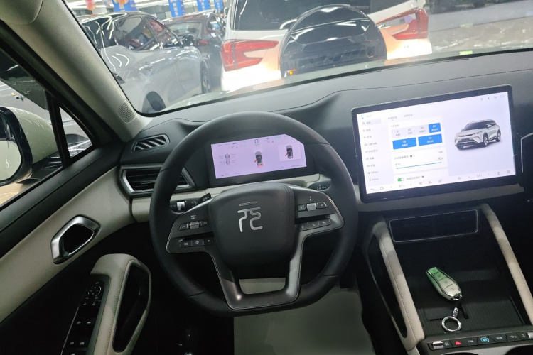 比亚迪 元UP 2025款 智驾版 401KM 活力版中控内饰13
