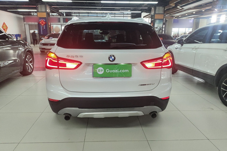 宝马X1 2019款 xDrive20Li 尊享型车身外观6