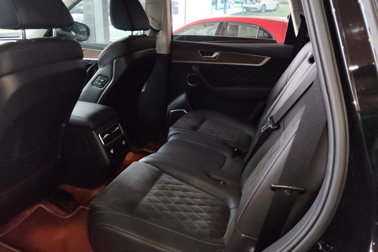 红旗HS7 2021款 2.0T DCT两驱智联旗享版中控内饰21