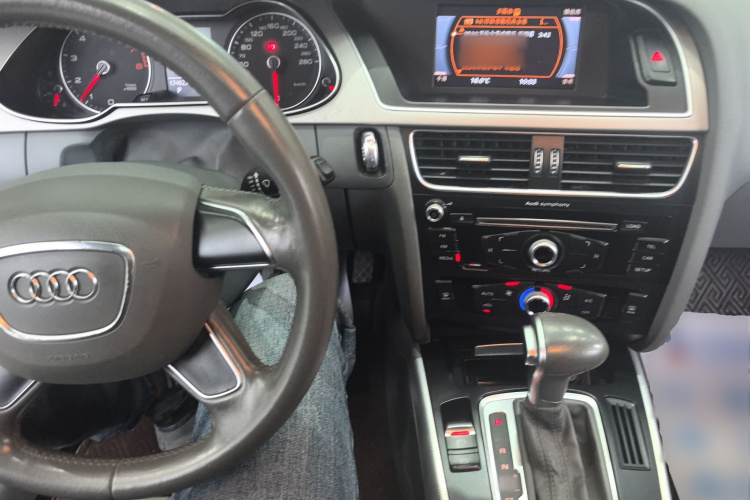 奥迪A4L 2016款 30 TFSI 典藏版 自动舒适型中控内饰12