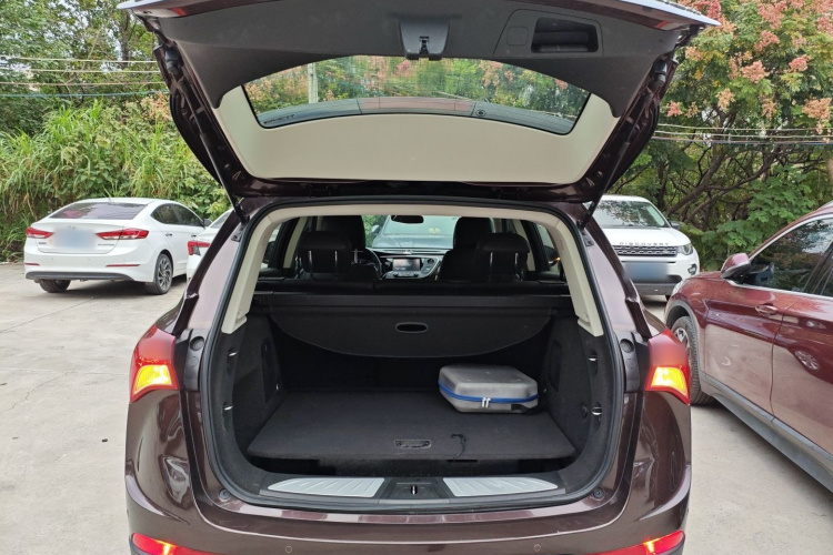 别克 昂科威 2019款 20T 两驱精英型 国VI机舱底盘23