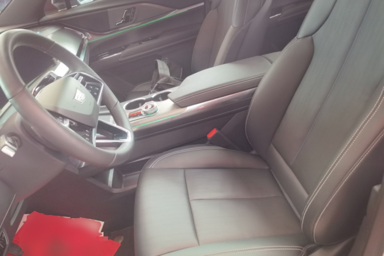 凯迪拉克XT5 2025款 2.0T 豪华型中控内饰19