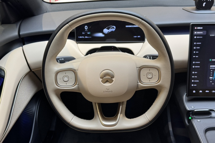 蔚来ET5 2022款 75kWh中控内饰7001