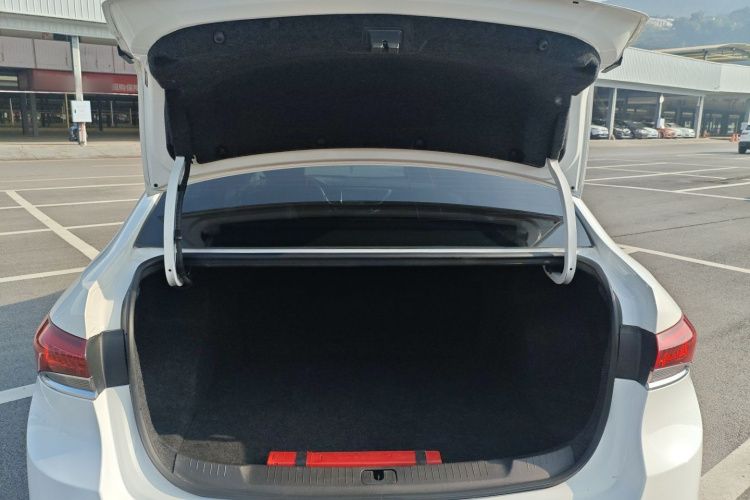 别克 英朗 2021款 改款 典范 1.5L 自动精英型局部细节23