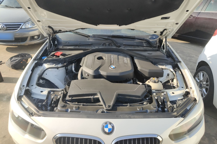 宝马1系(进口) 2016款 118i 领先型机舱底盘24