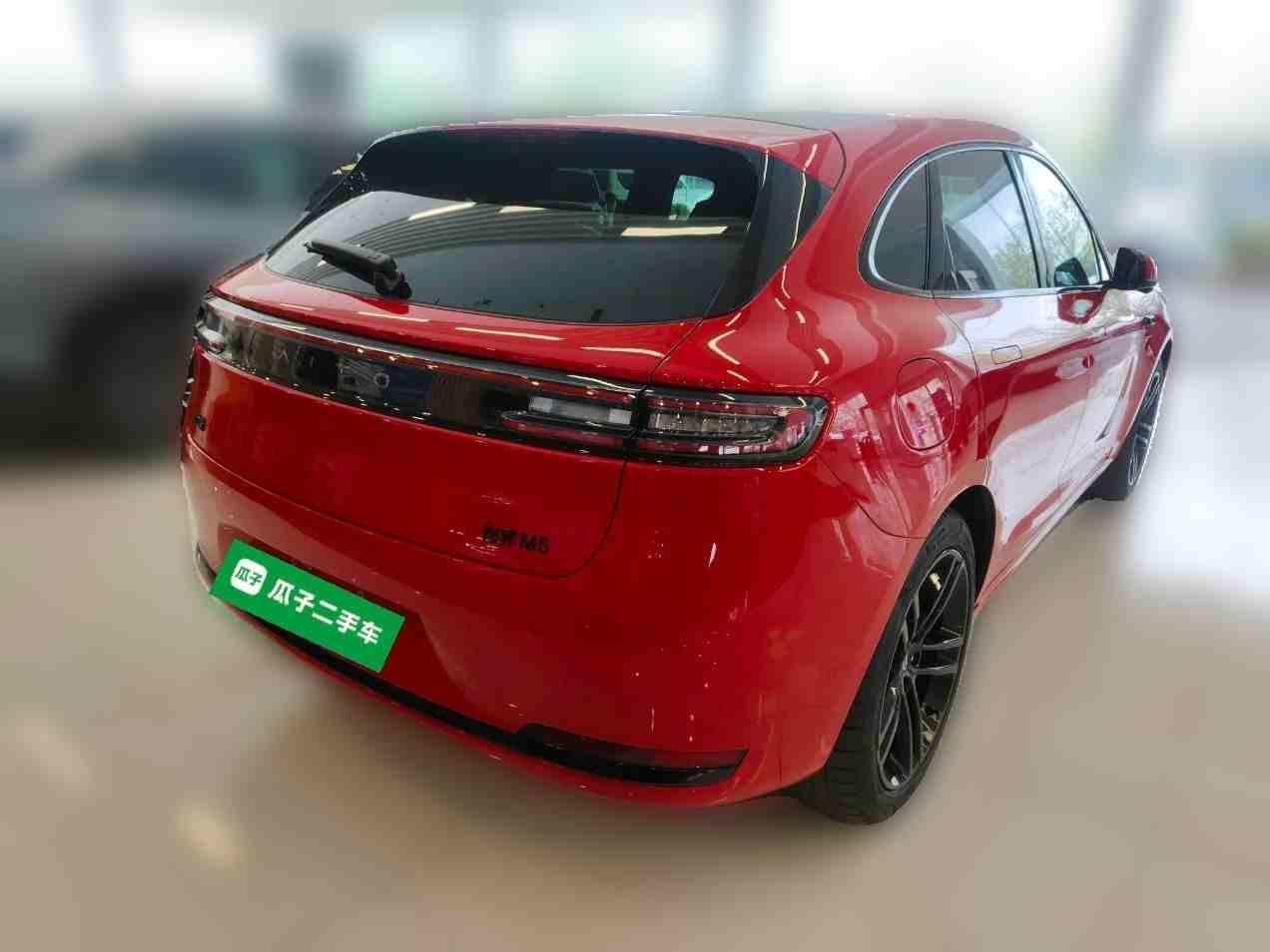 车辆右后45度外观展示