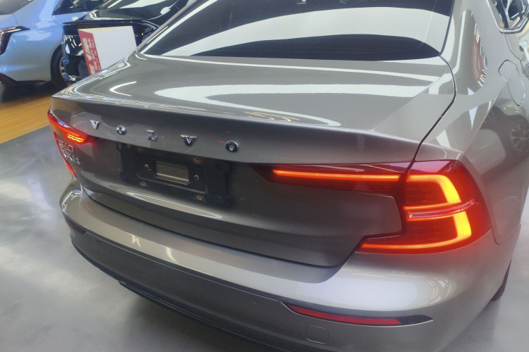 沃尔沃S60 2020款 T4 智逸豪华版车身外观6