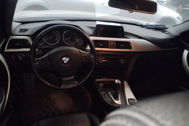 宝马3系 2014款 320i 时尚型局部细节13