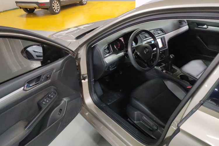 大众 凌渡 2015款 230TSI 手动风尚版中控内饰20