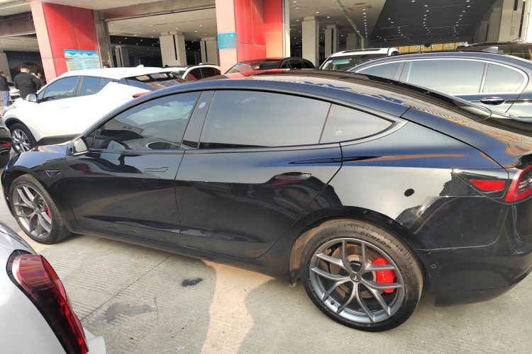 特斯拉 Model 3 2022款 Performance高性能全轮驱动版车身外观4